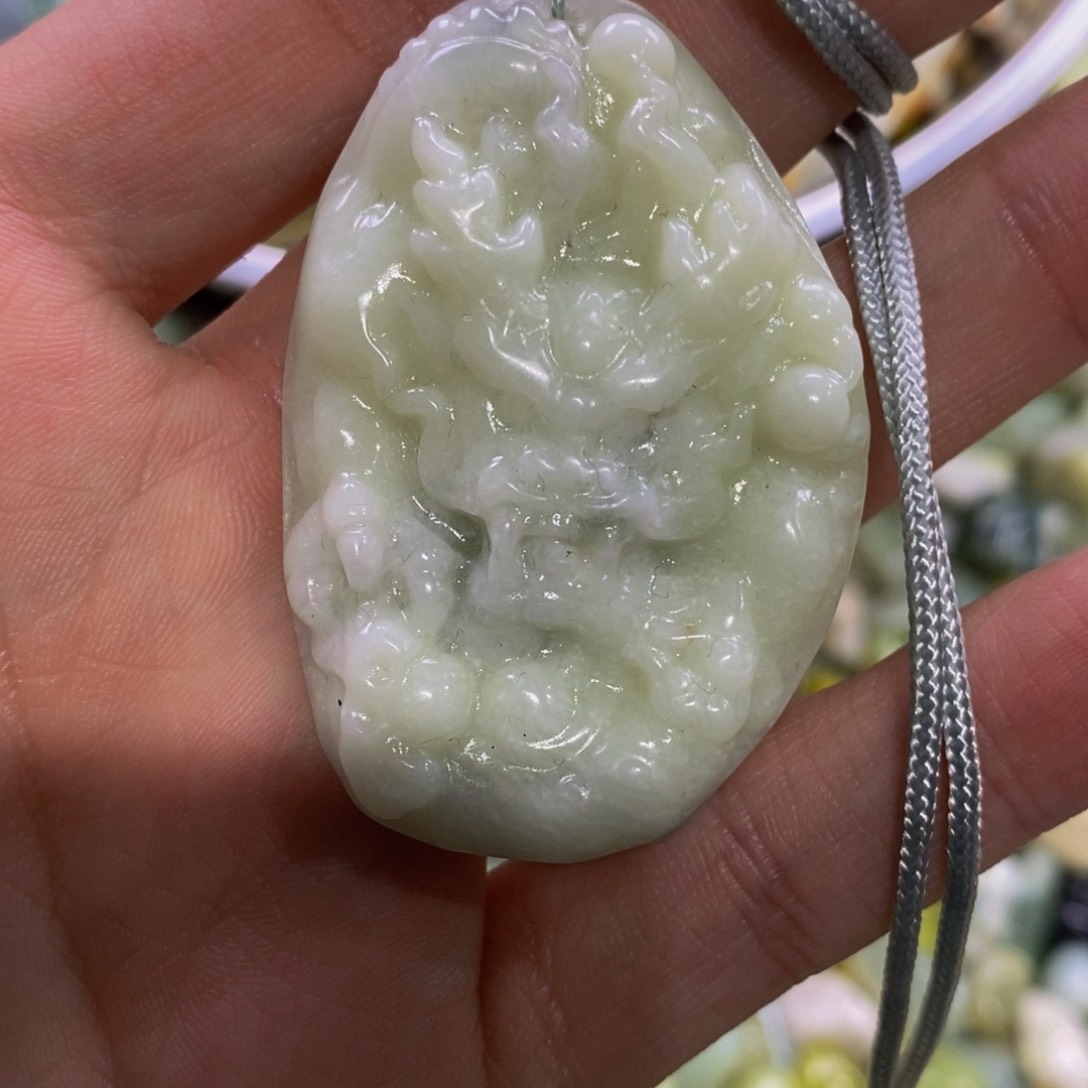 蛇纹石玉吊坠未镶嵌