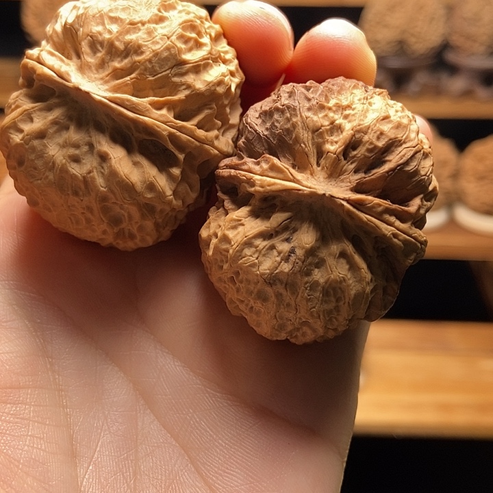 宁***远把件文玩核桃绣球42mm