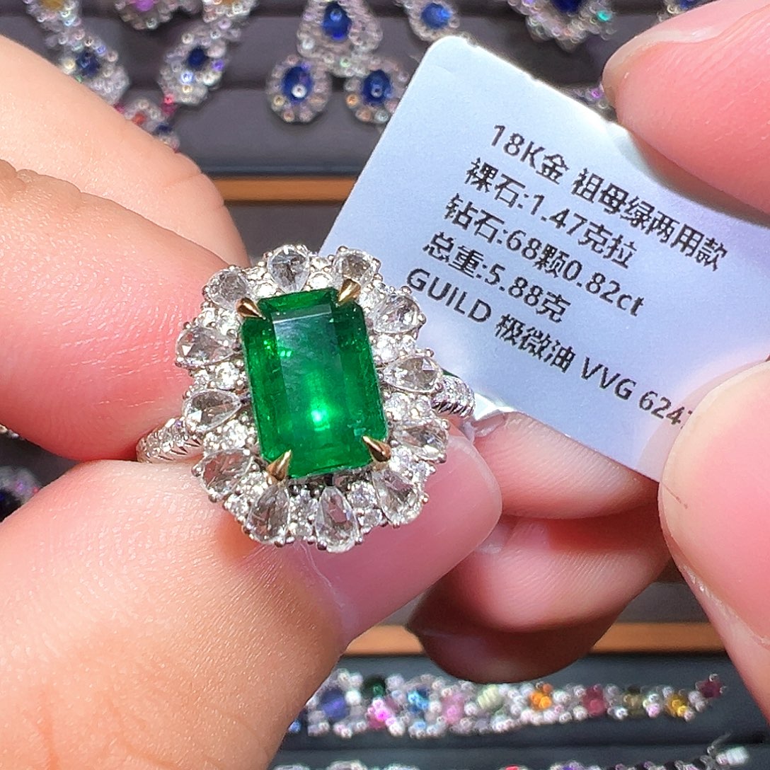 18K金镶嵌祖母绿戒指