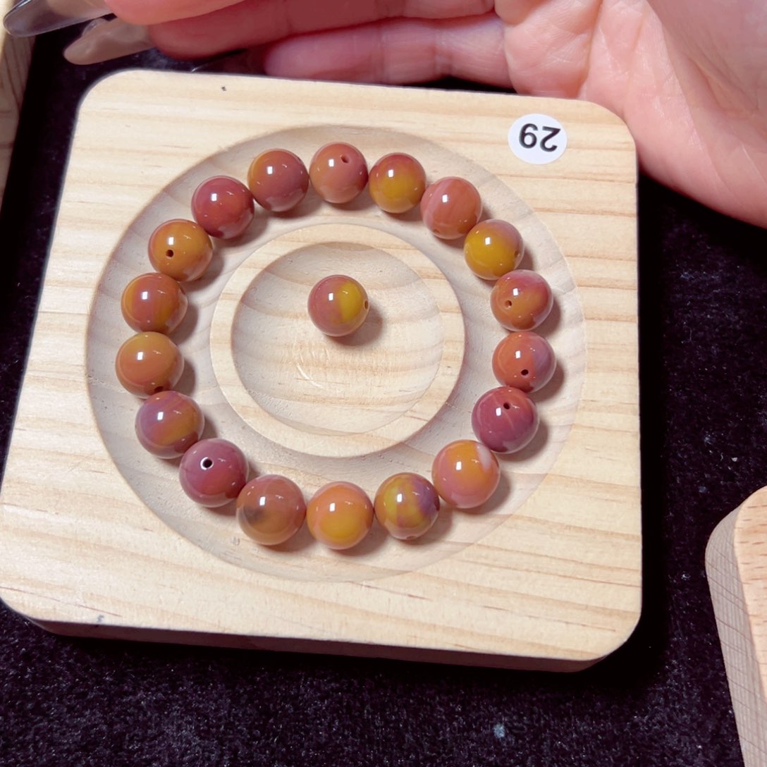 石英质玉手链未镶嵌?**恼78