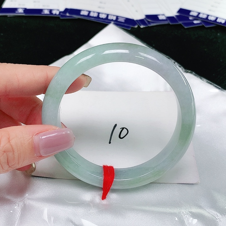 翡翠手镯未镶嵌翡翠手镯未镶嵌