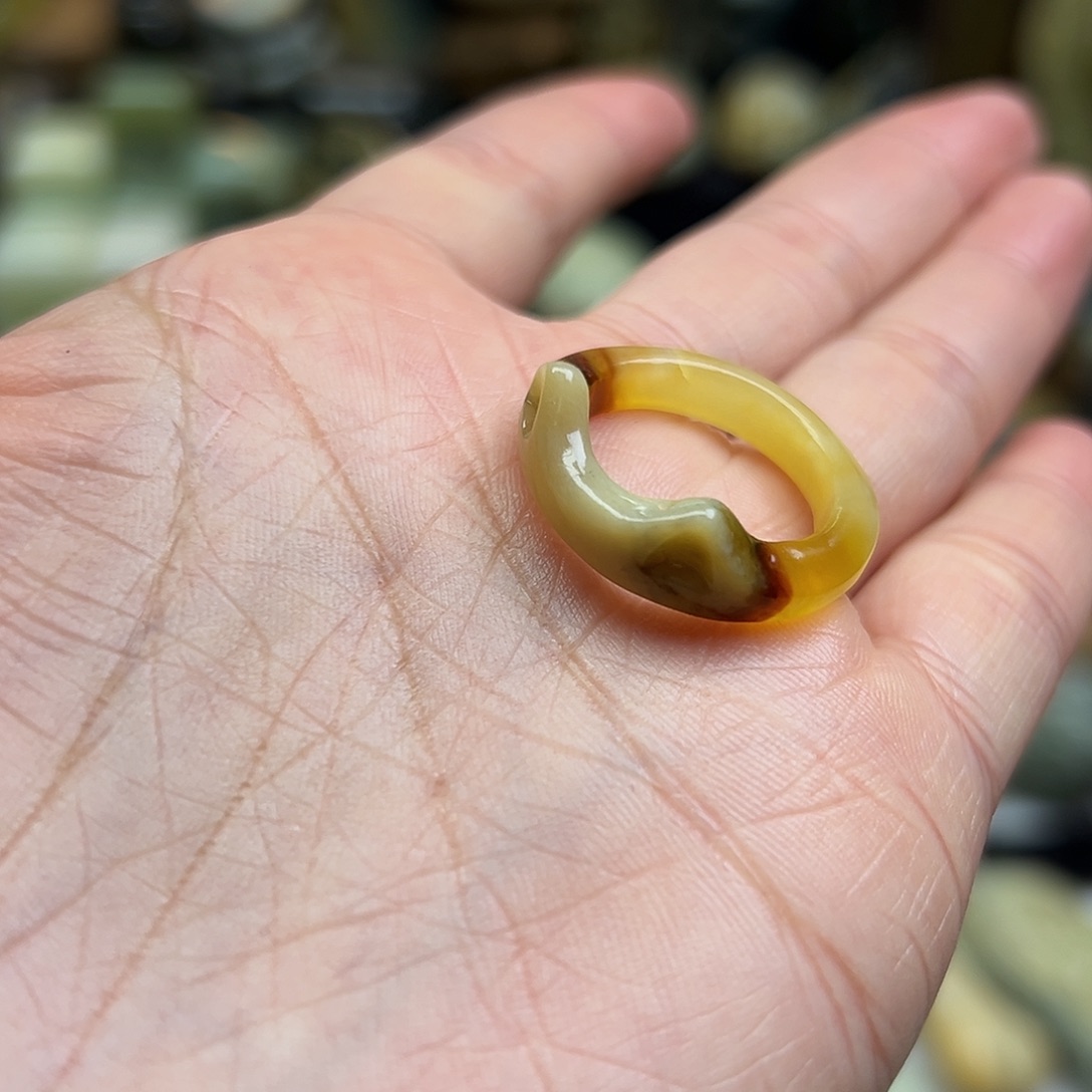 岫玉未镶嵌颈饰花玉俏色猫头戒指18有点点纹