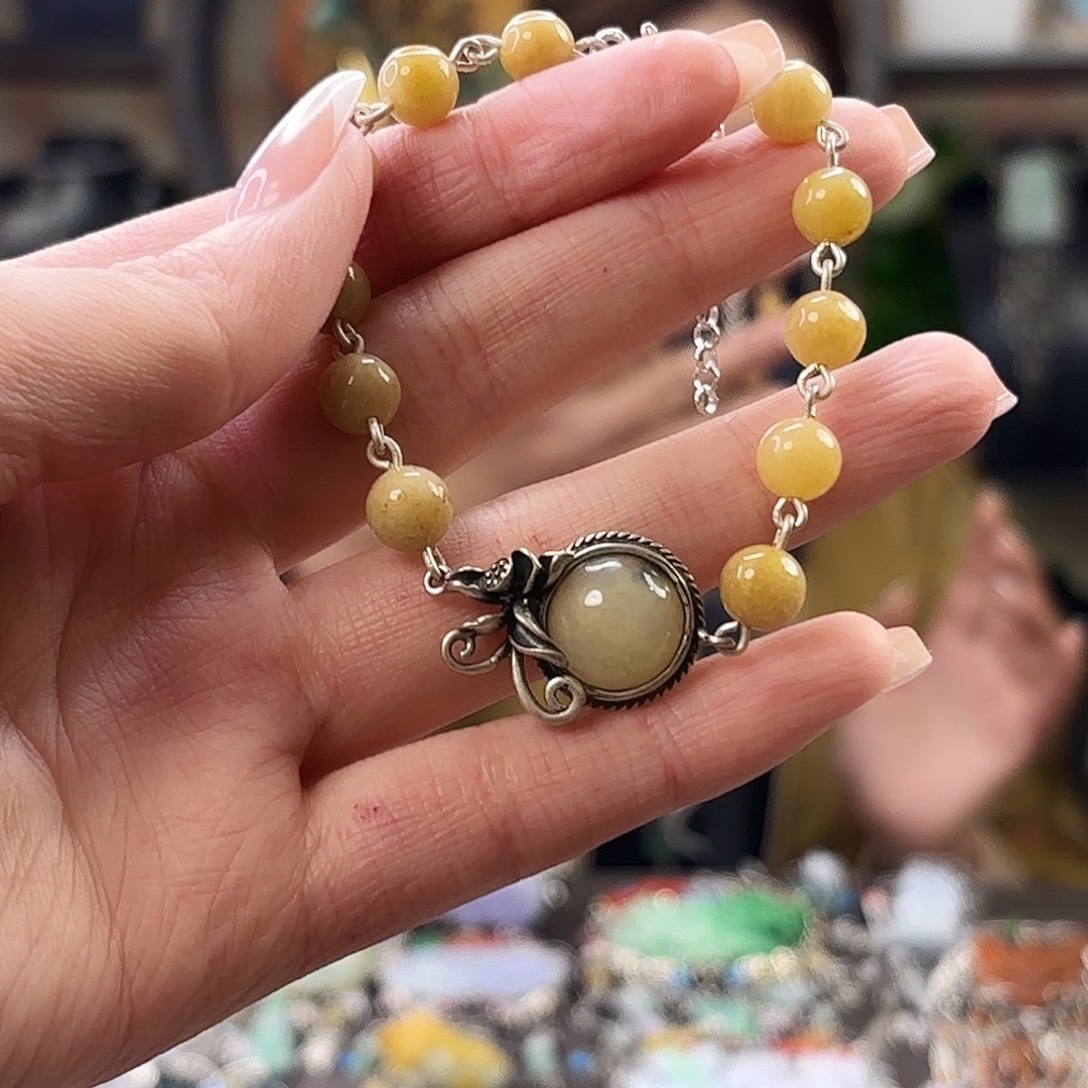 翡翠未镶嵌手链亏出