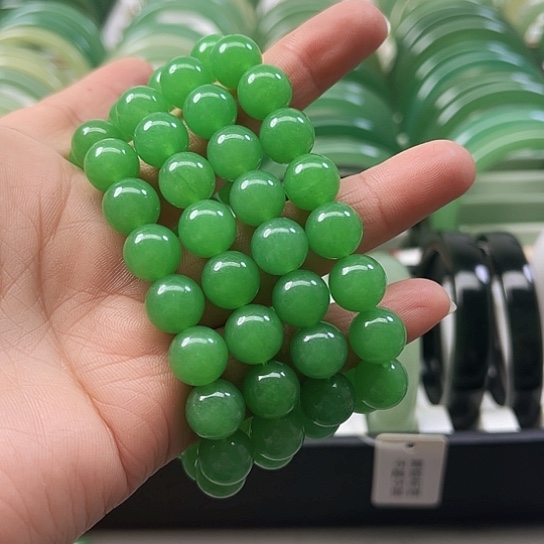 东陵石颈饰未镶嵌