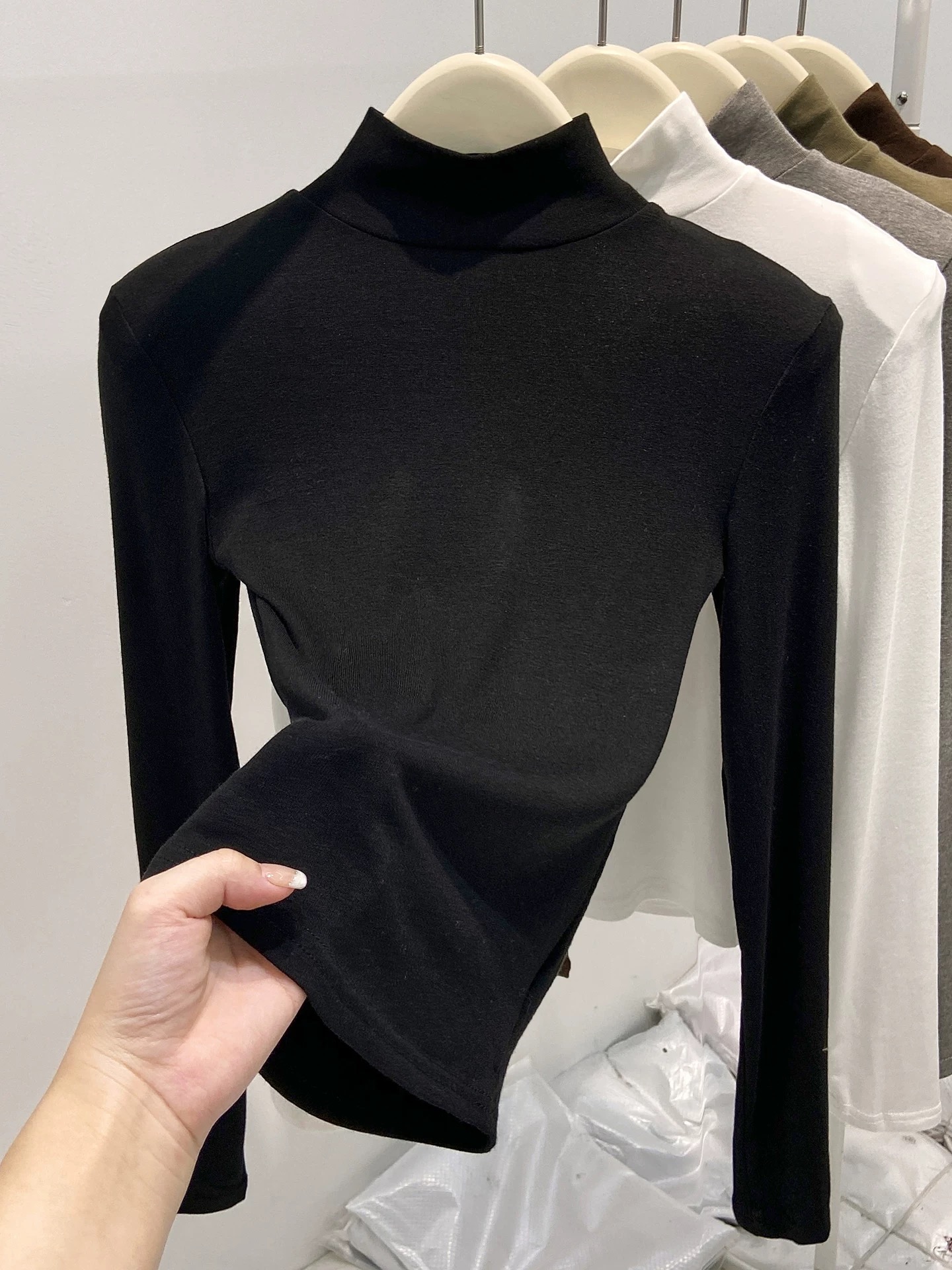 LMM 百搭款纯色秋冬磨毛款半高领长袖修身带垫肩弹力打底衫女