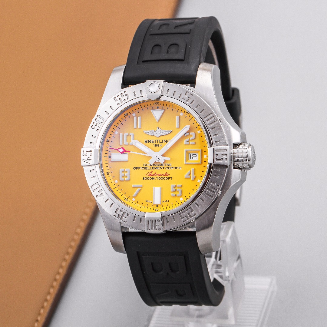 95新 BREITLING/百年灵 自动机械复仇者系列瑞士腕表A17331101