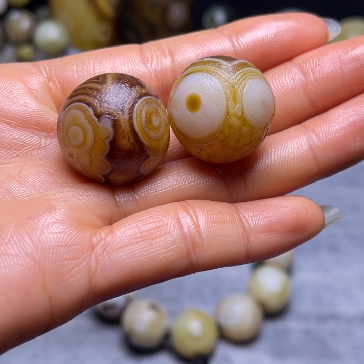 左***边玛瑙/玉髓未镶嵌裸石