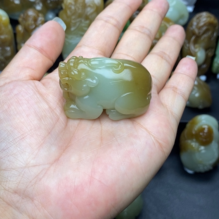 颈饰未镶嵌和田玉富*际