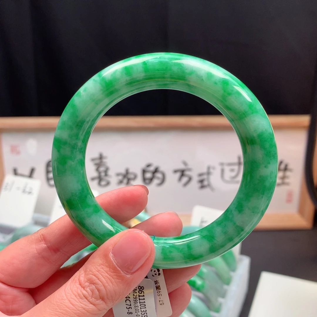缅甸A货翡翠手镯