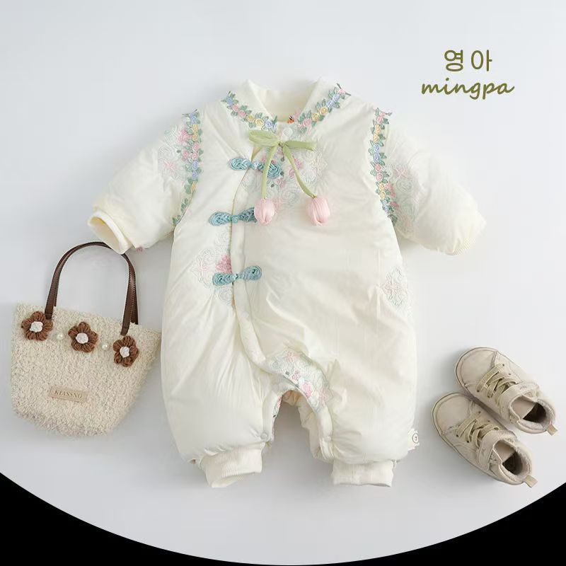 婴儿秋冬装绣花薄棉偏襟哈衣加棉女宝宝哈衣新生儿外出服