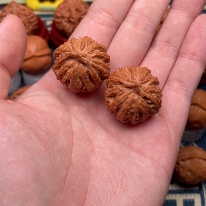 广***成把件文玩核桃八棱