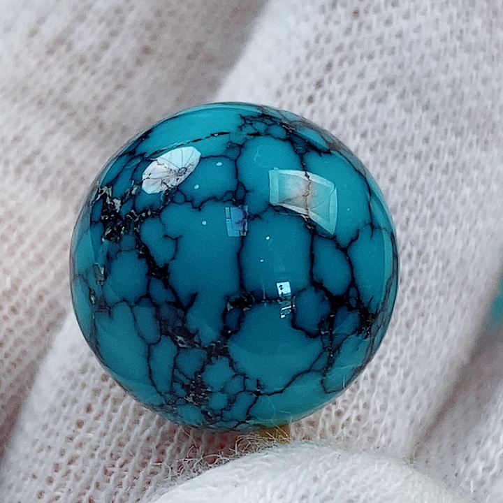 乐***加绿松石未镶嵌原矿无优化