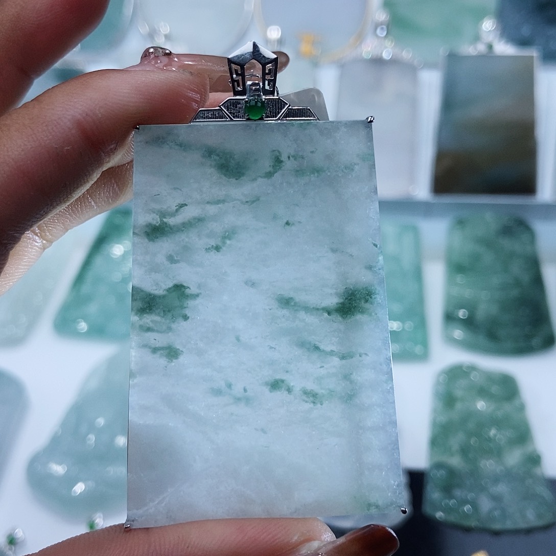 翡翠吊坠(不含链)18K金镶嵌