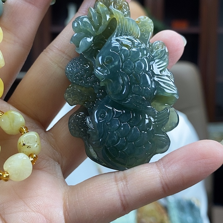 蛇纹石玉未镶嵌颈饰