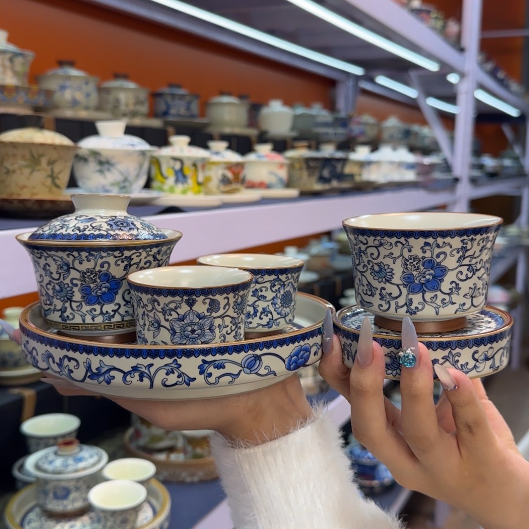 我在外面吃饭呢你在哪