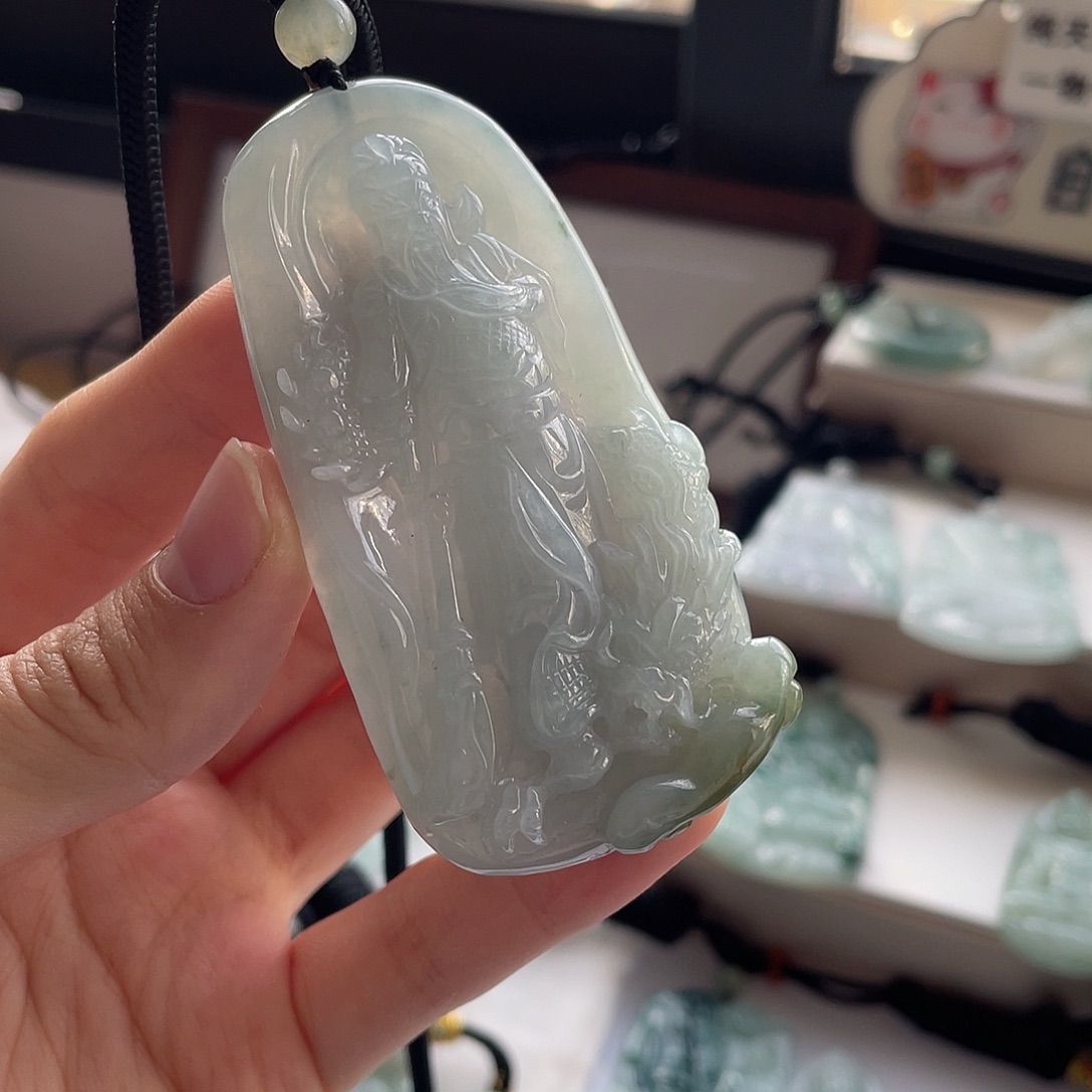 翡翠未镶嵌颈饰关公