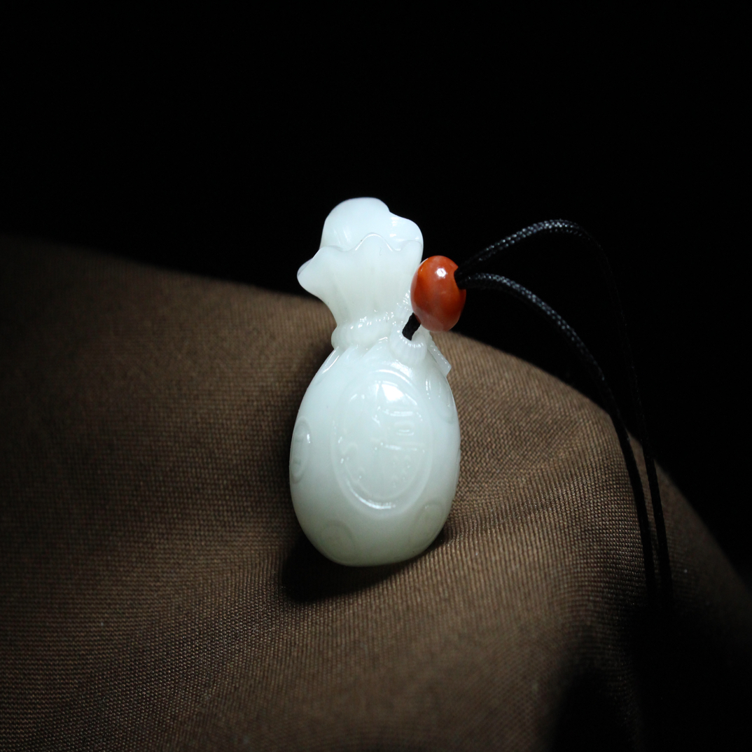 天然和田玉白玉福袋挂件手机挂等，尺寸18/30/17.5mm，重量：11.5g