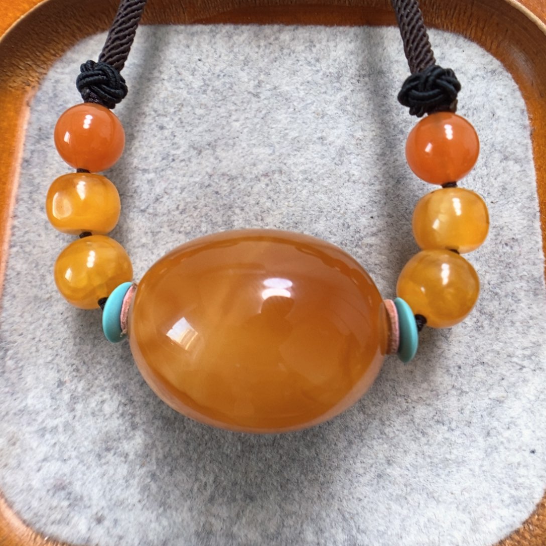 未镶嵌蜜蜡颈饰蜜蜡