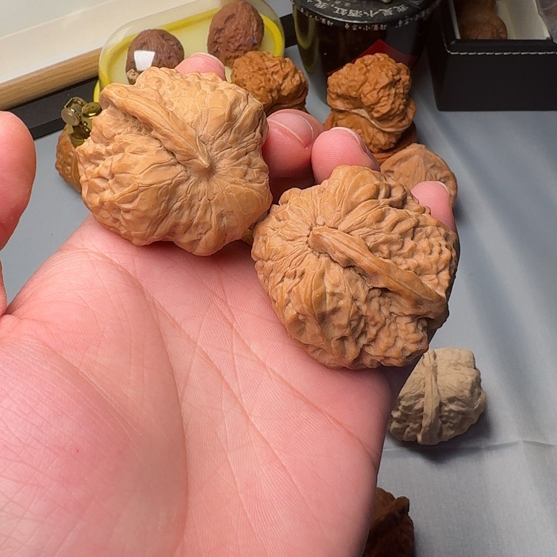 文玩核桃把件壮*蛤蟆头