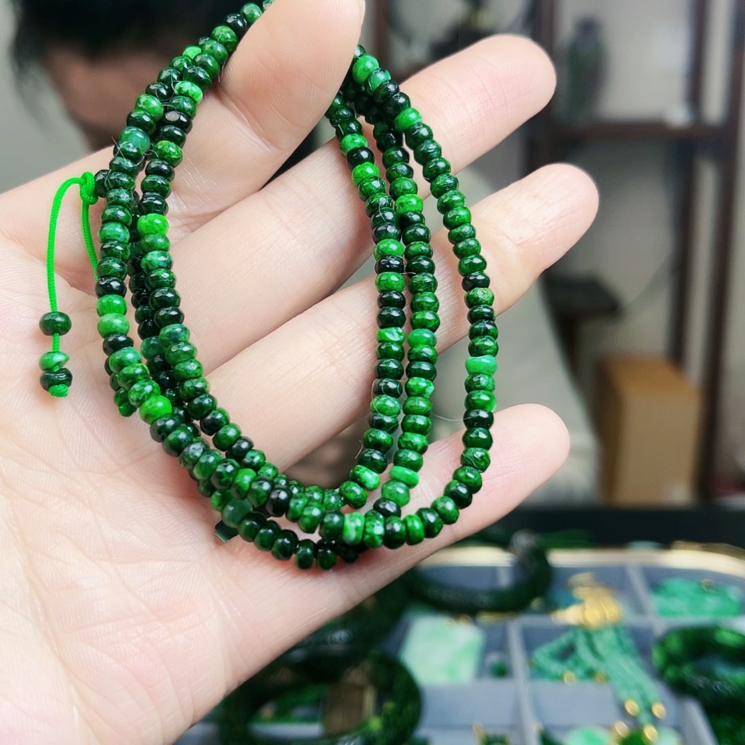 翡翠颈饰未镶嵌项链