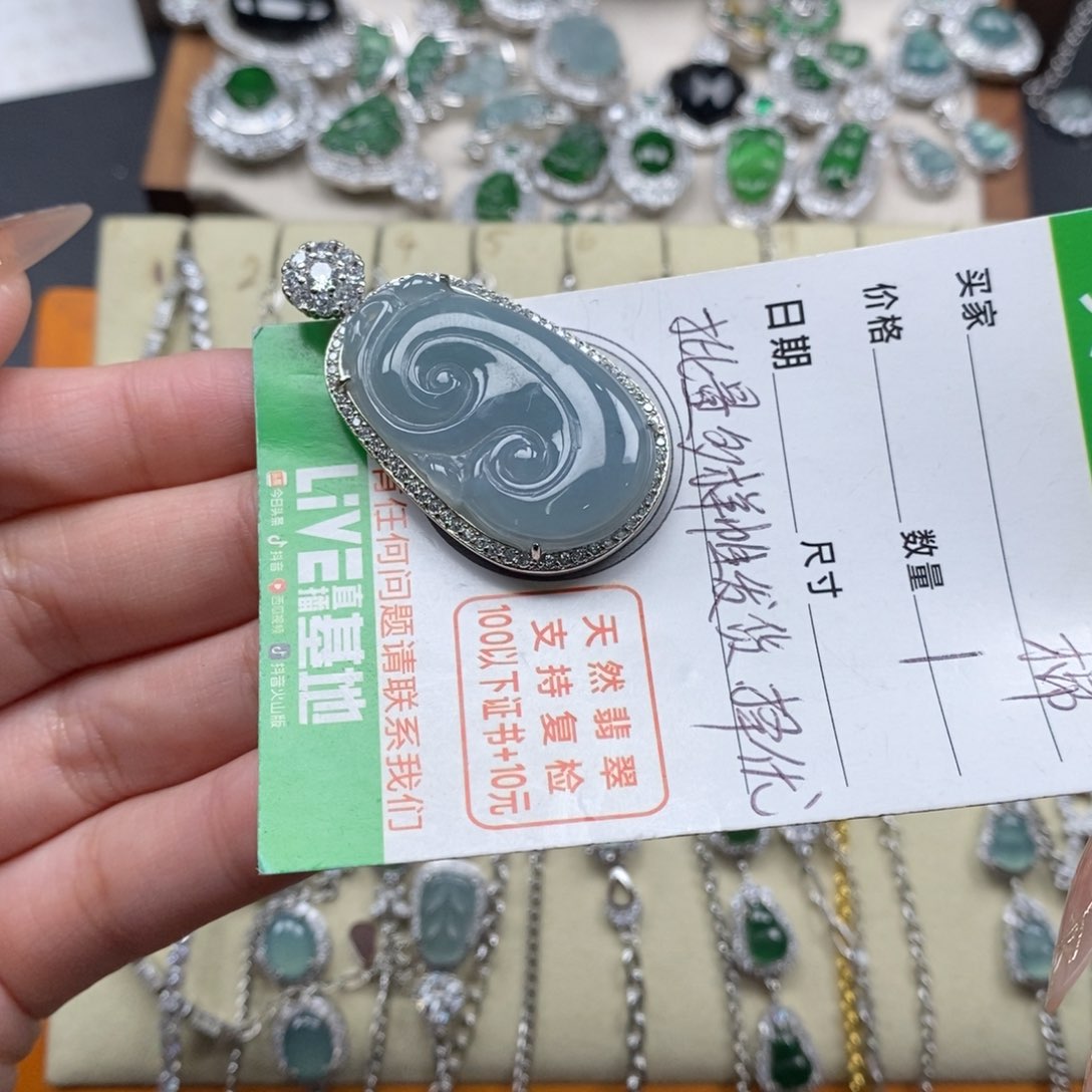 翡翠颈饰未镶嵌翡翠