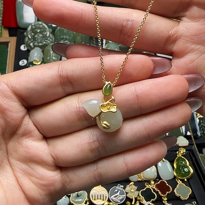 吊坠(赠链)银S925镶嵌和田玉