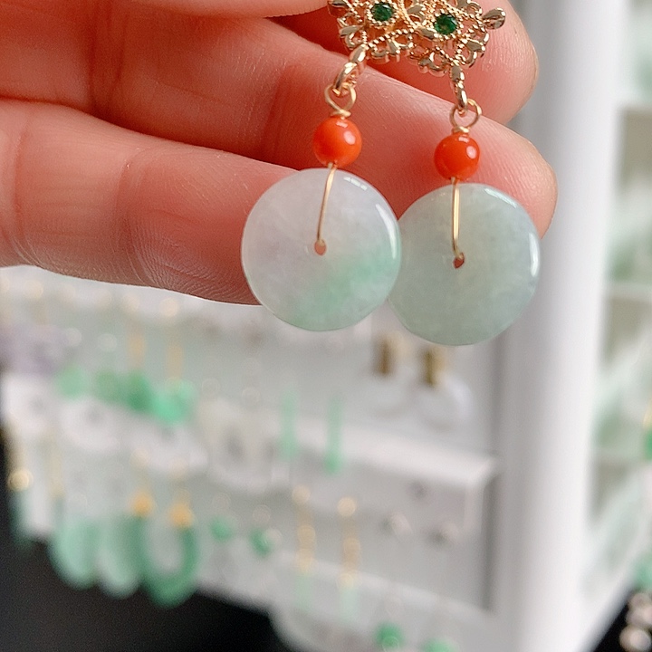 翡翠耳饰未镶嵌翡翠