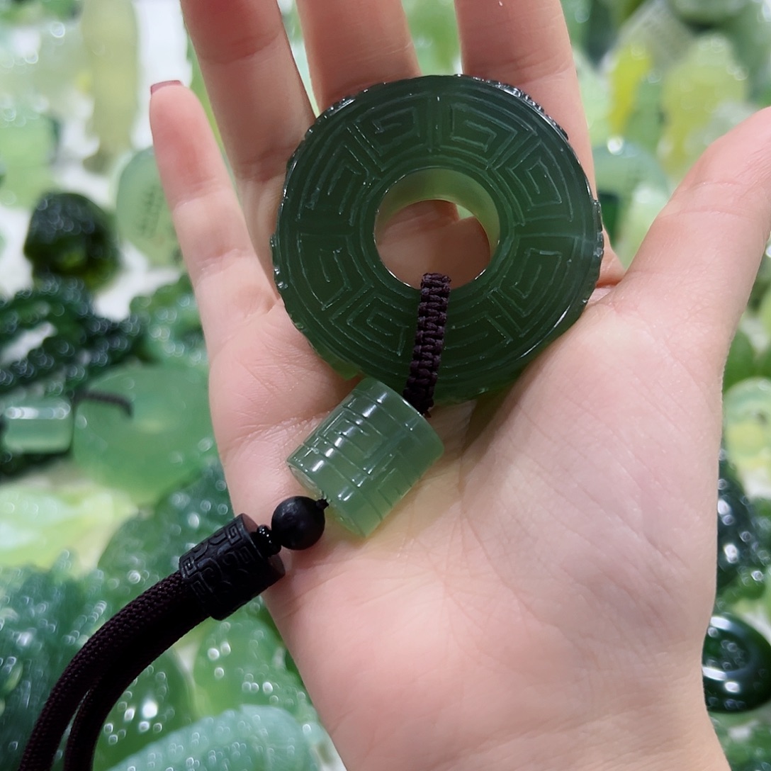 业***勤蛇纹石玉未镶嵌手把件