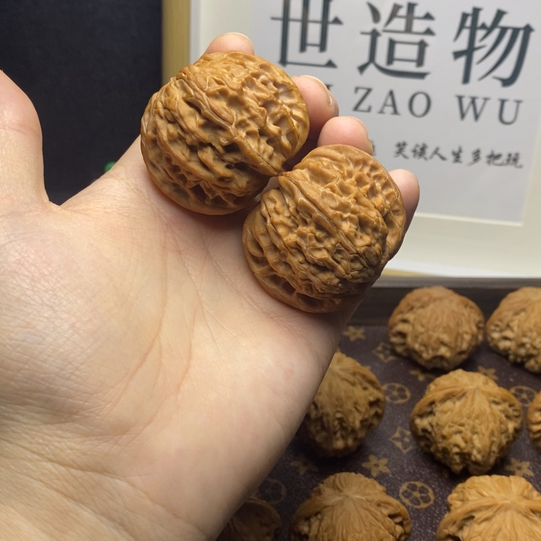 桃核把件涞水山地磨盘嗨嗨嗨