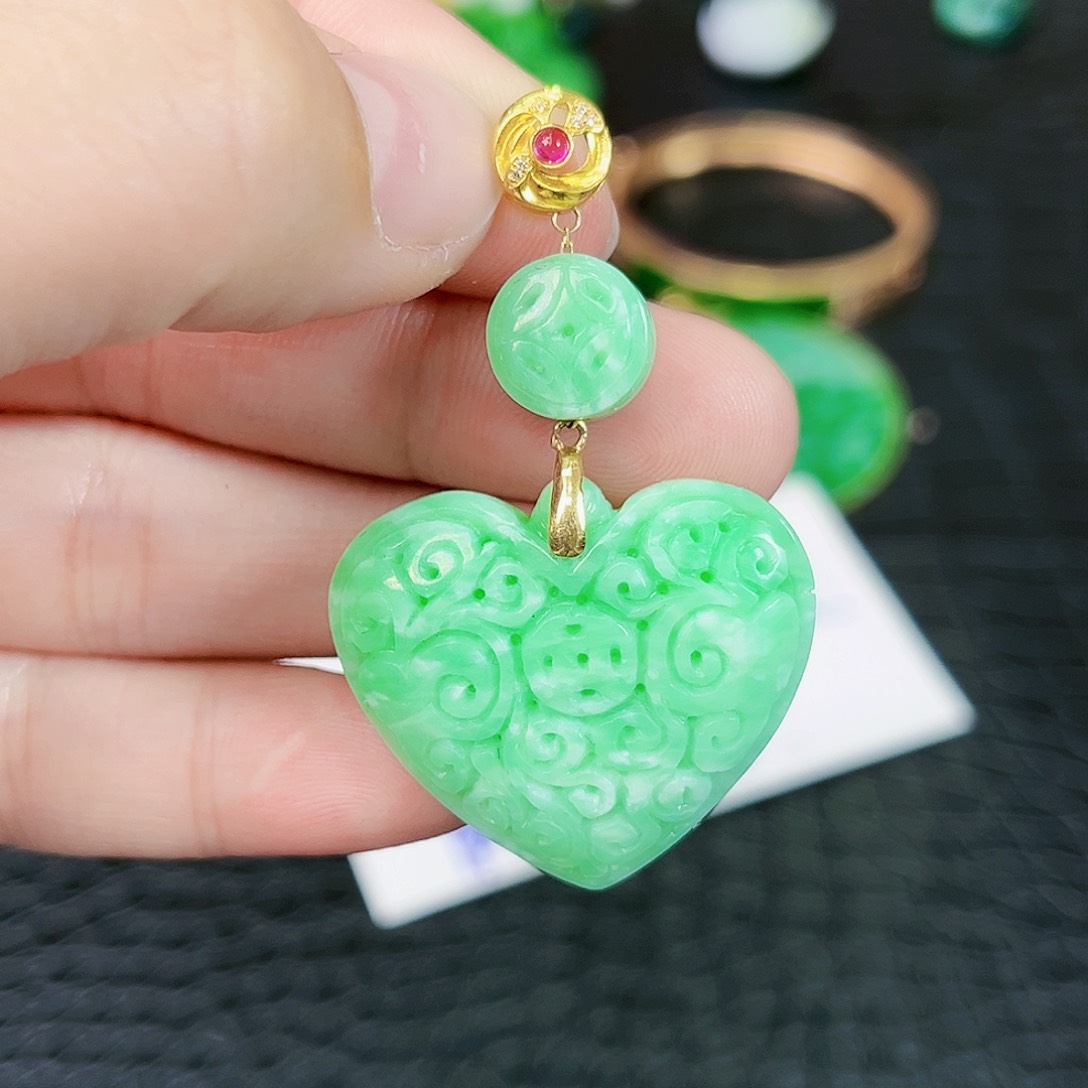 翡翠颈饰18K金镶嵌吊坠