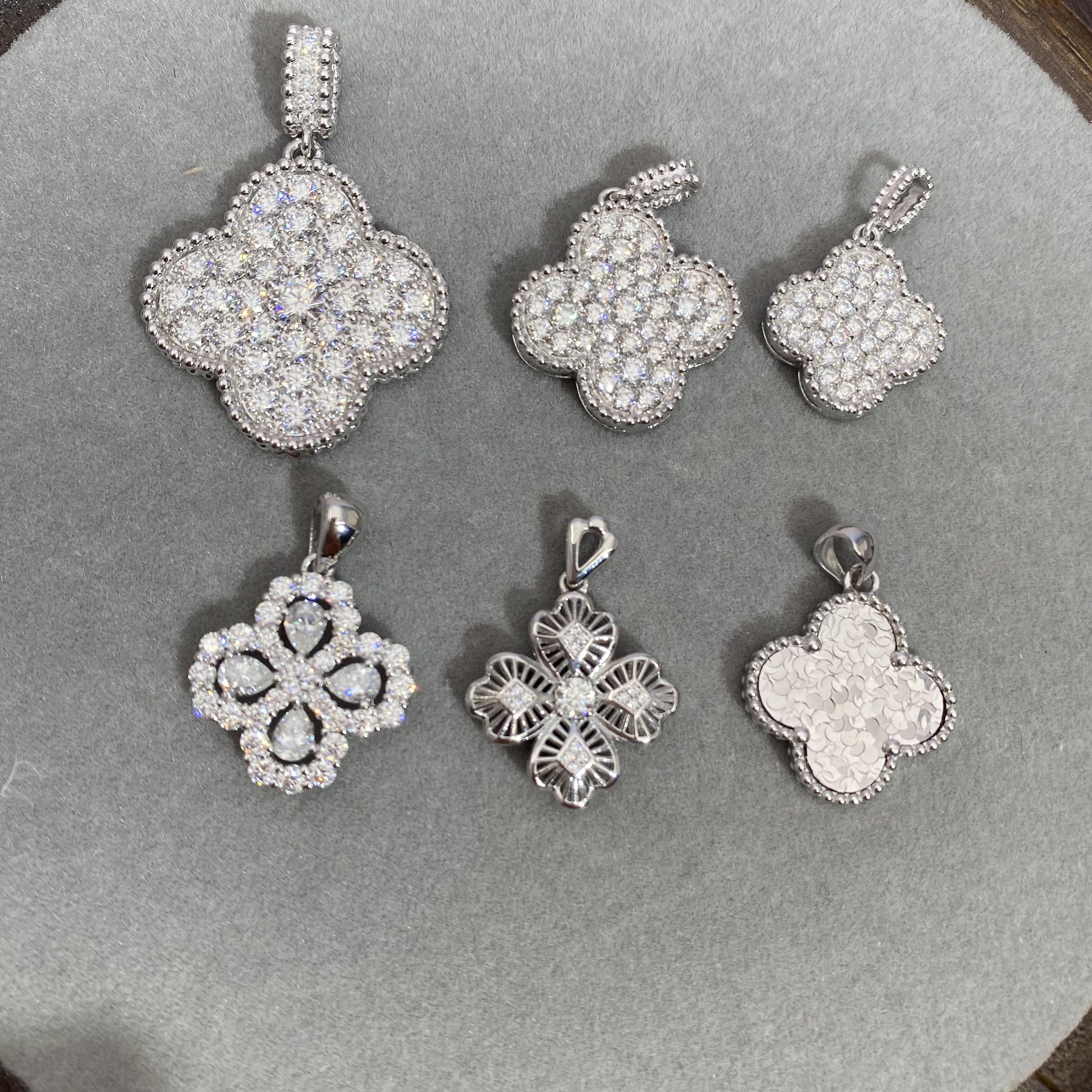 铂金PT950镶嵌莫桑四叶草吊坠时尚百搭气质简约轻奢精致