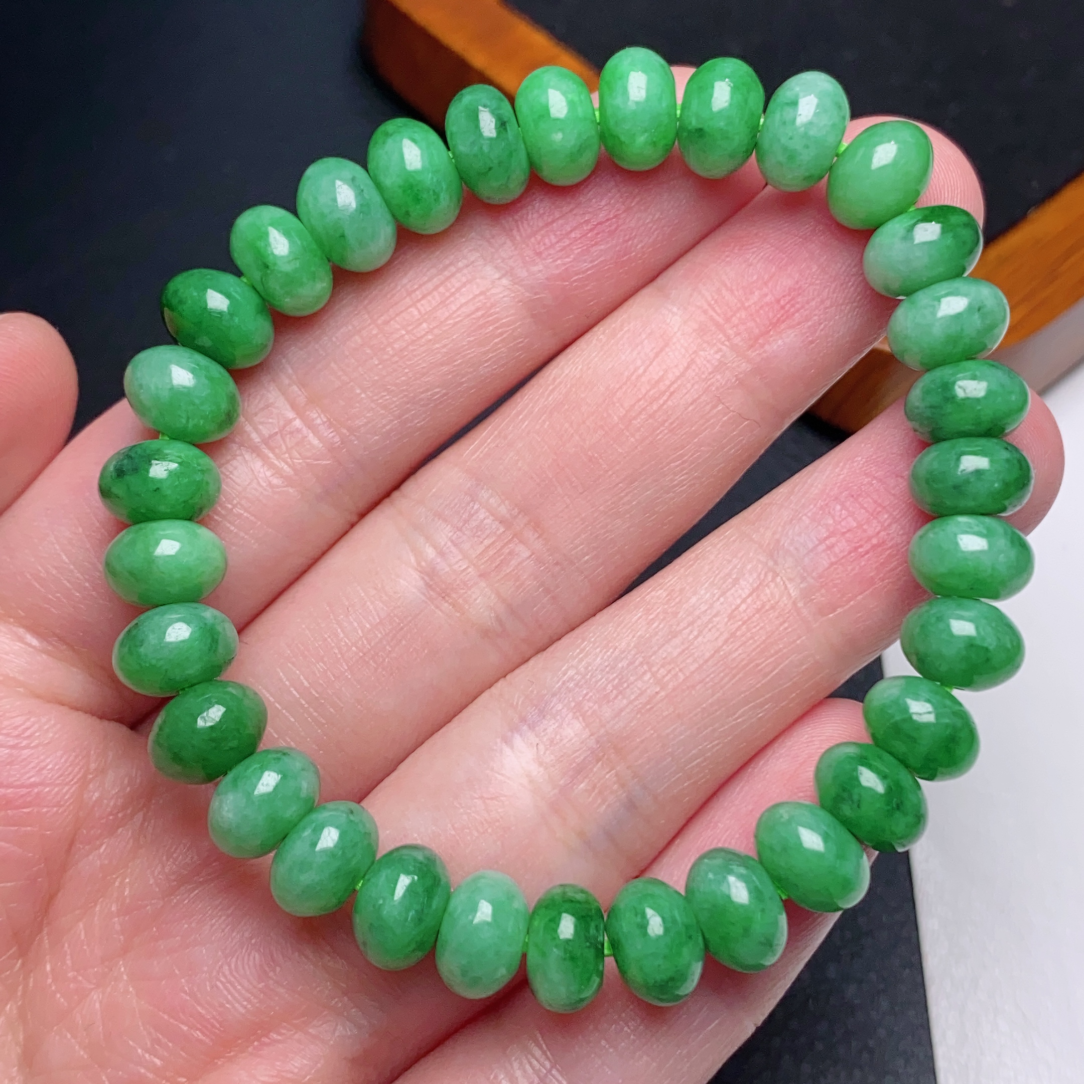 缅甸天然a货翡翠冰润辣绿鼓珠算盘珠手链卡8mm绿色满绿时尚