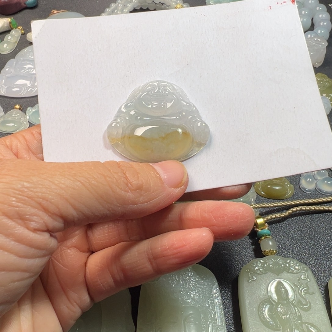 翡翠未镶嵌颈饰佛公