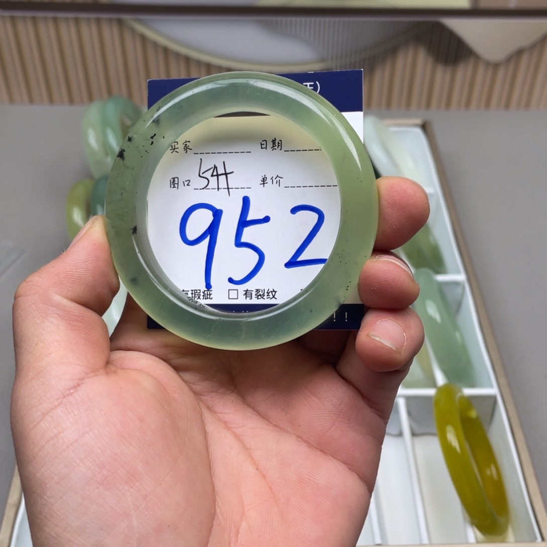 岫玉手镯手镯未镶嵌