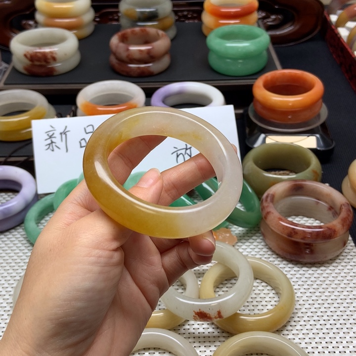 石英质玉未镶嵌手镯