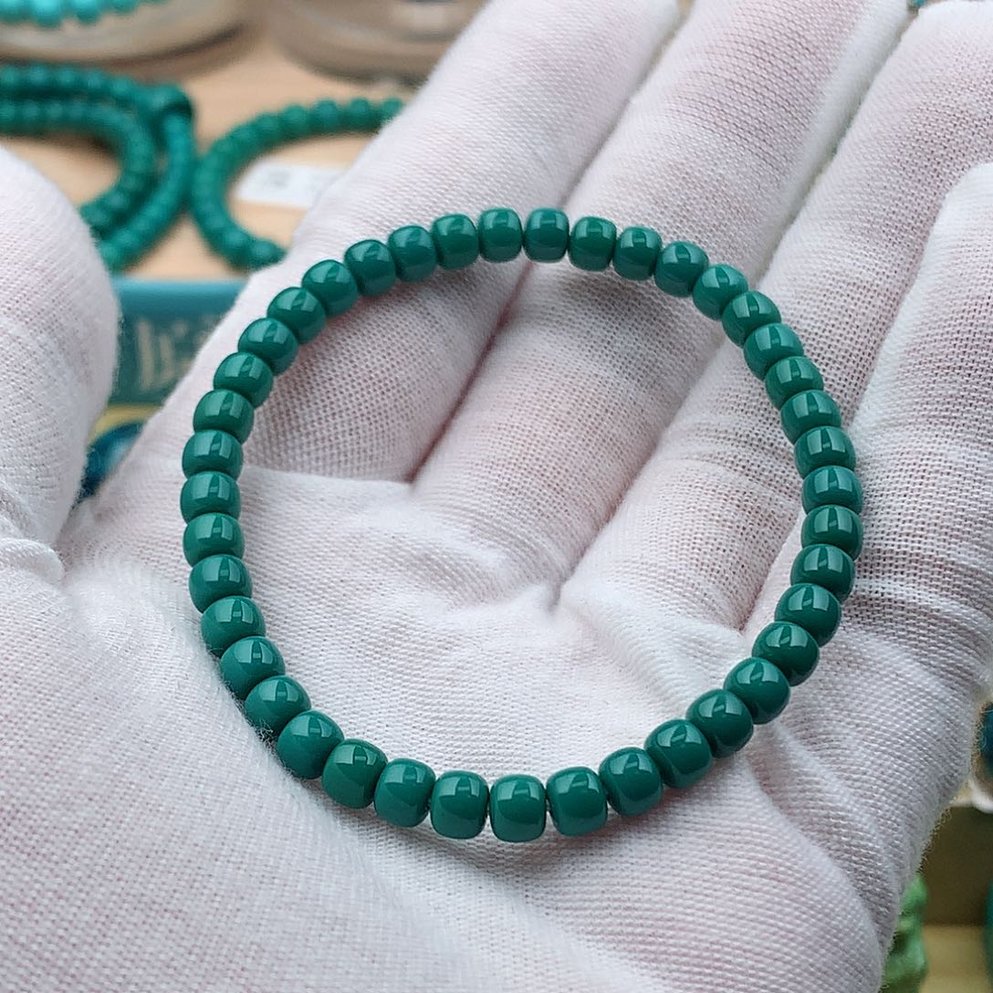 绿松石未镶嵌颈饰