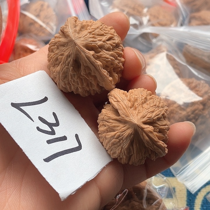 文玩核桃把件玉龙