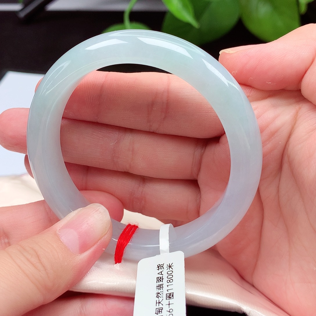 翡翠手镯未镶嵌56圈