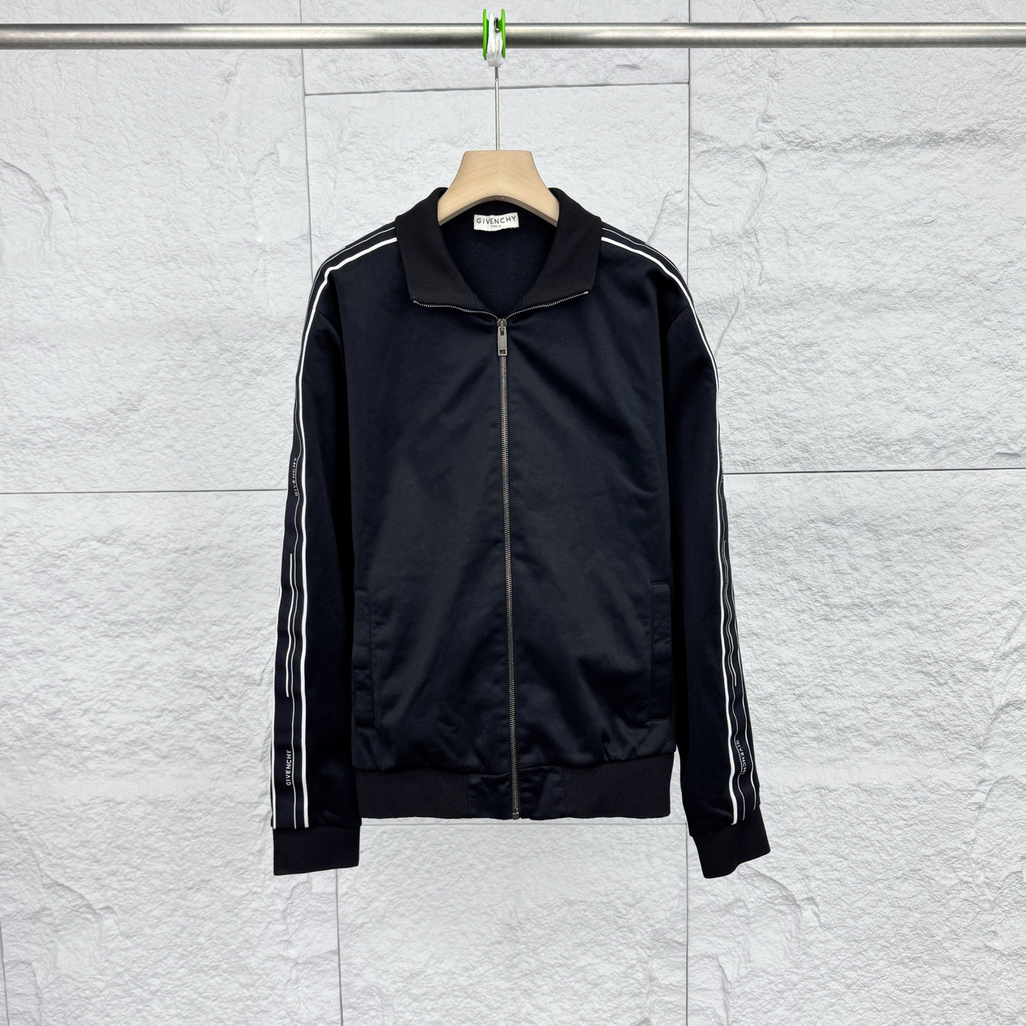 99新 Givenchy/纪梵希 L码/黑色侧边条纹字母拉链外套/17595686