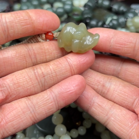 和田玉吊坠未镶嵌