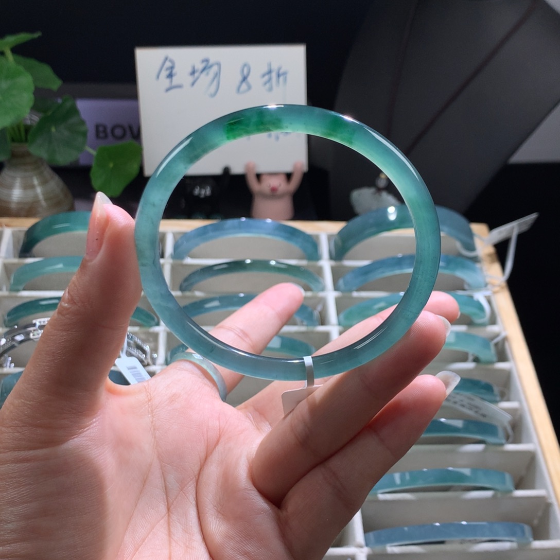 ヅ***ベ翡翠未镶嵌手镯冰晴底飘阳绿