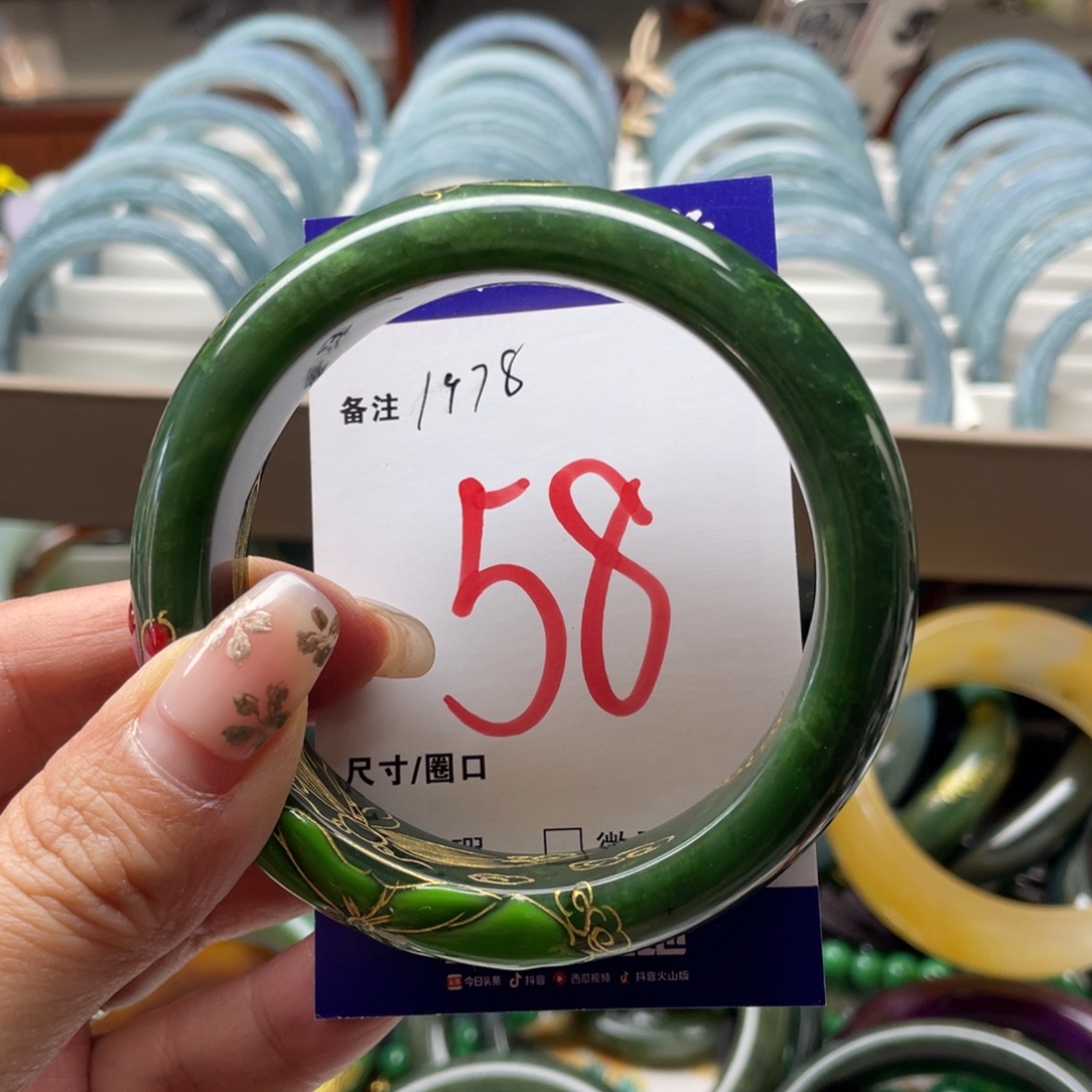 清***爽和田玉未镶嵌手镯