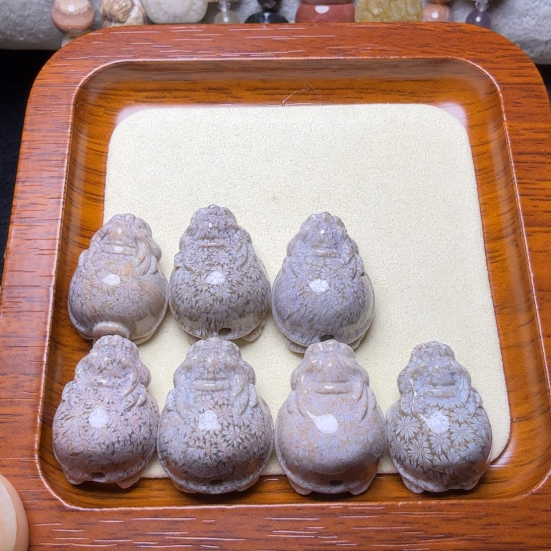 硅化玉未镶嵌粉紫枫叶，通孔 龙龟7颗