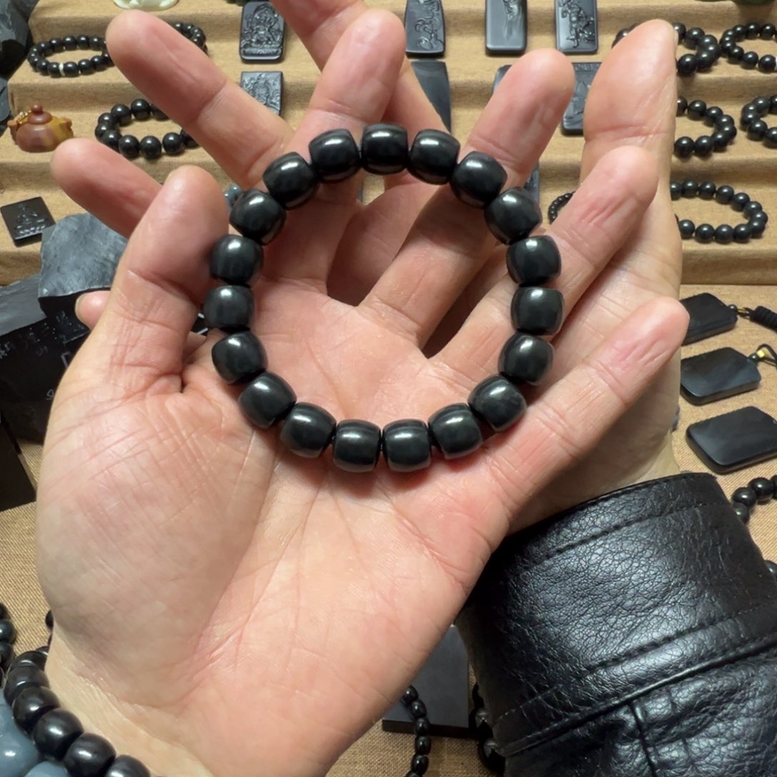 颈饰未镶嵌和田玉12直切黑青手串