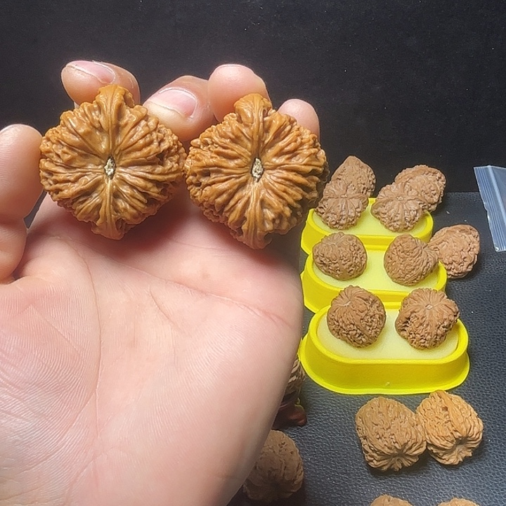 风***雨文玩核桃把件凹底拉丝球疆44尺2