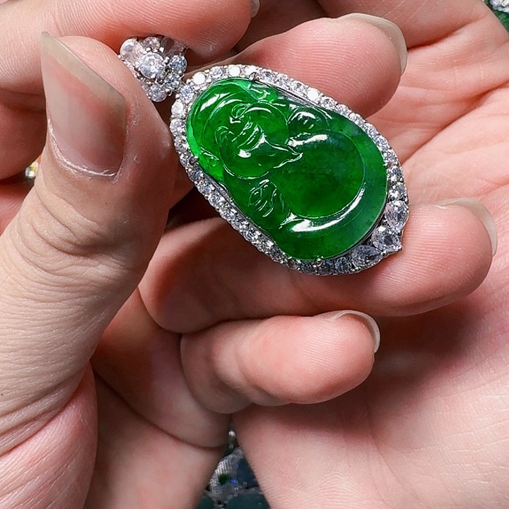 翡翠颈饰未镶嵌天然A货翡翠放漏