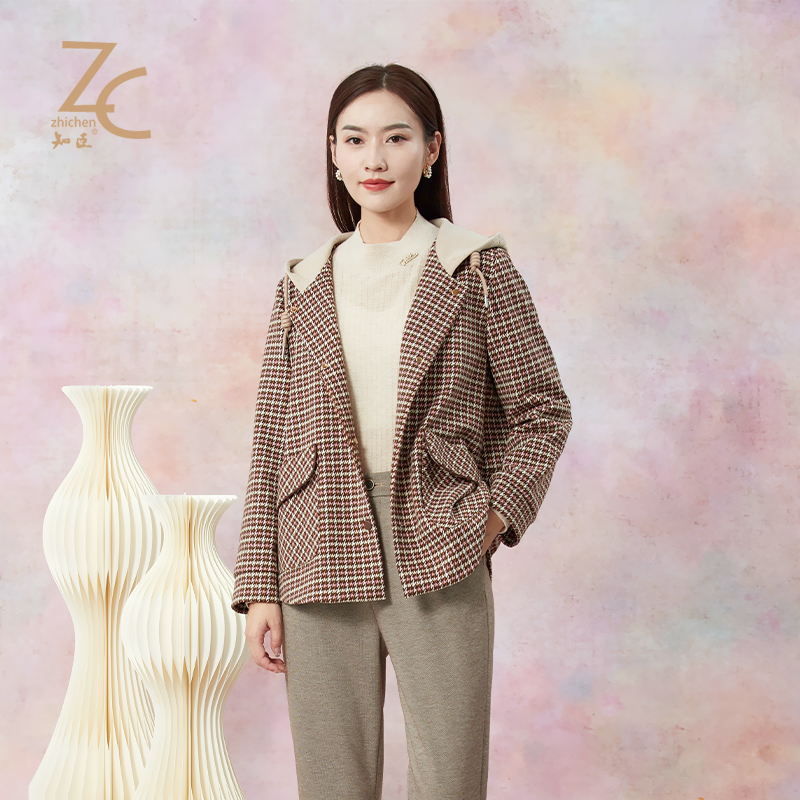 【商场同款】知臣秋新品 休闲百搭连帽春秋红格外套女 15233589