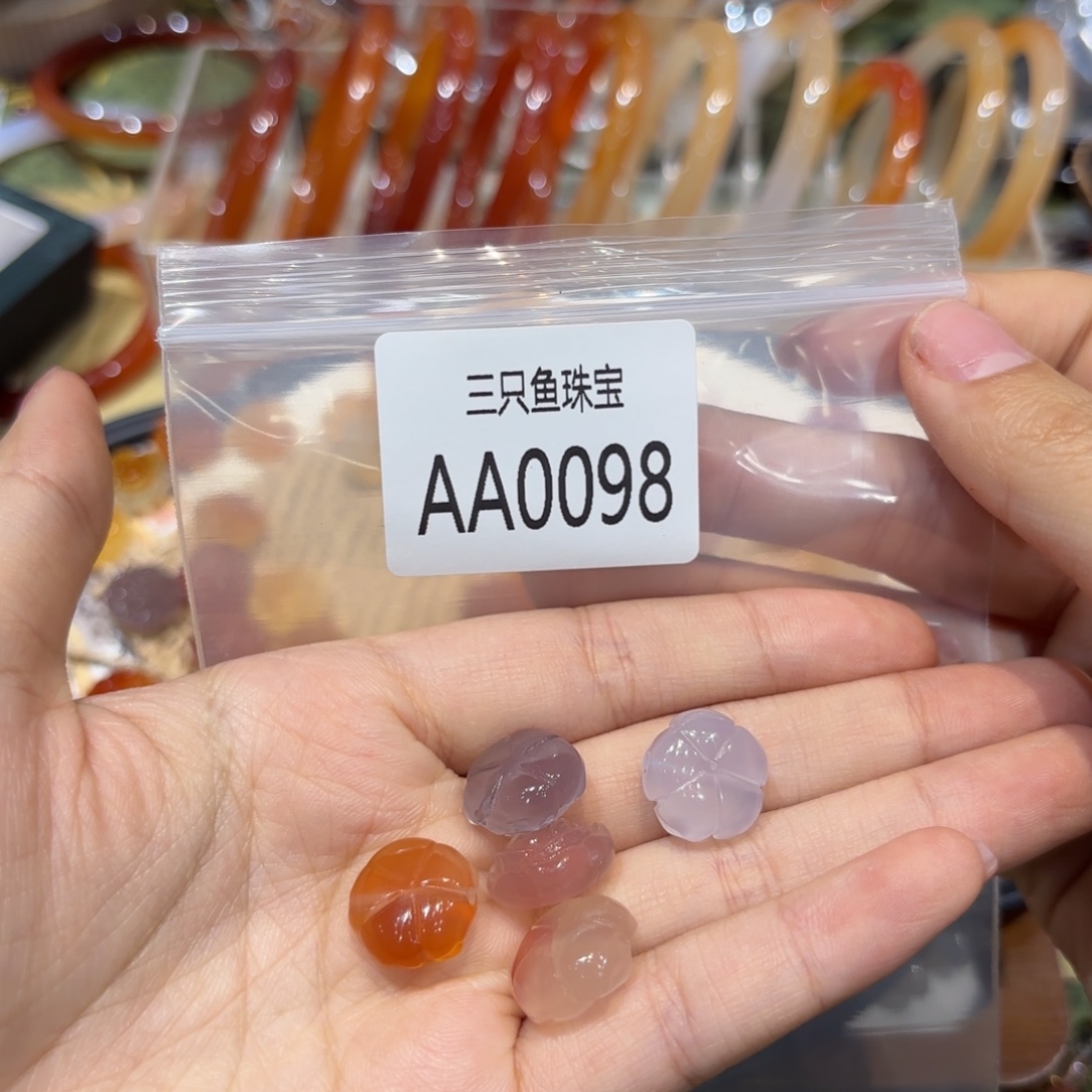 吐****玛瑙/玉髓未镶嵌颈饰