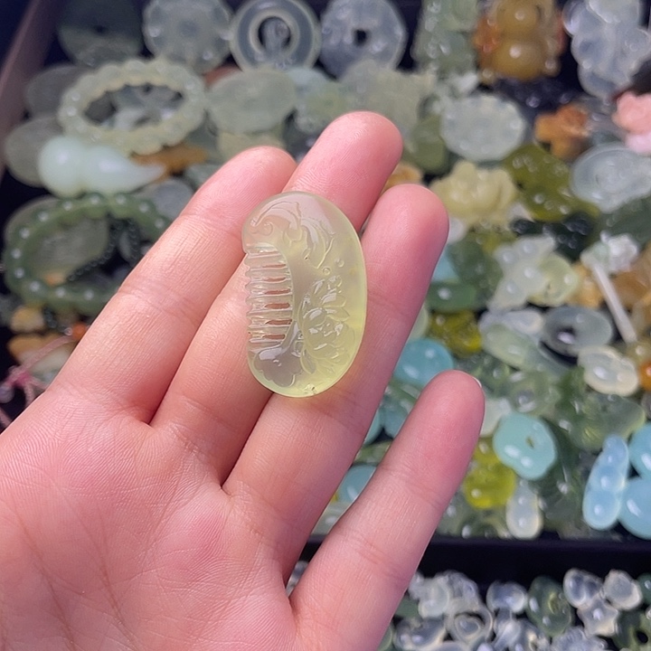 蛇纹石玉合金颈饰梳子