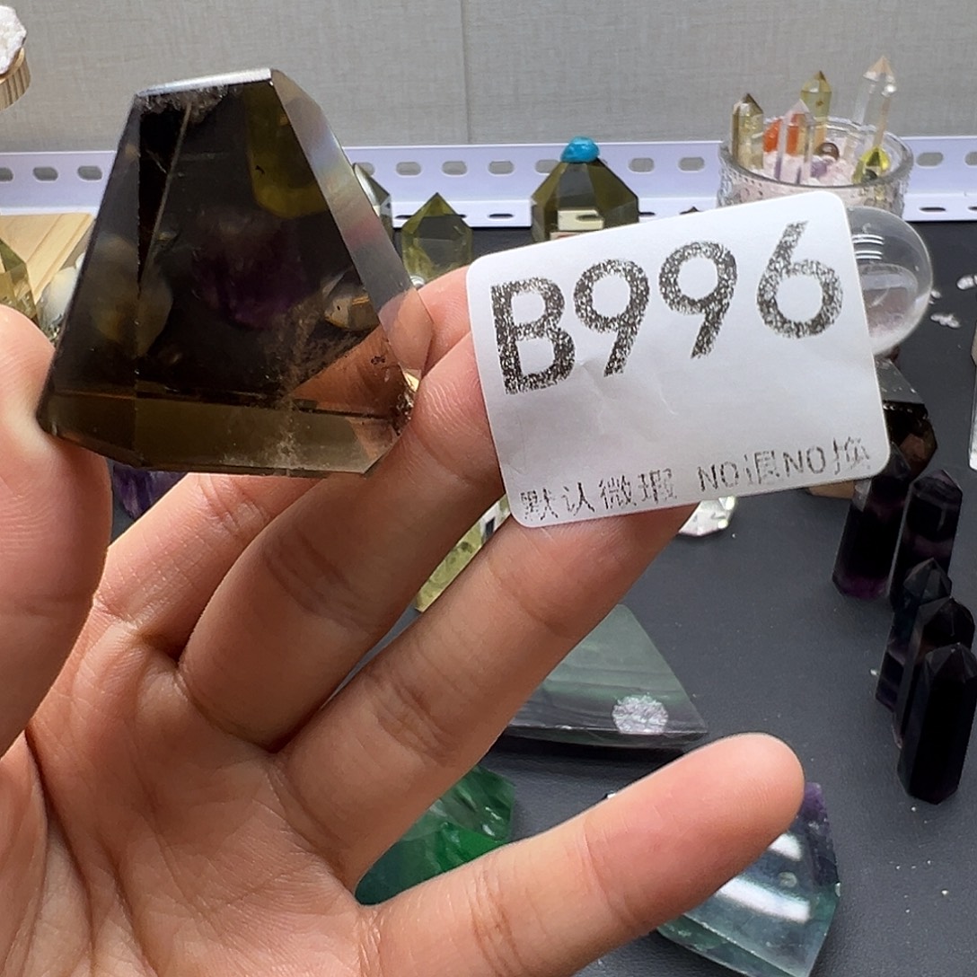 洛***了水晶未镶嵌珠宝半成品